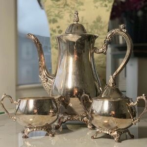 Elegant Silver Plate Wm Roger’s American Victorian Ornate Tea/Coffee Set of 3